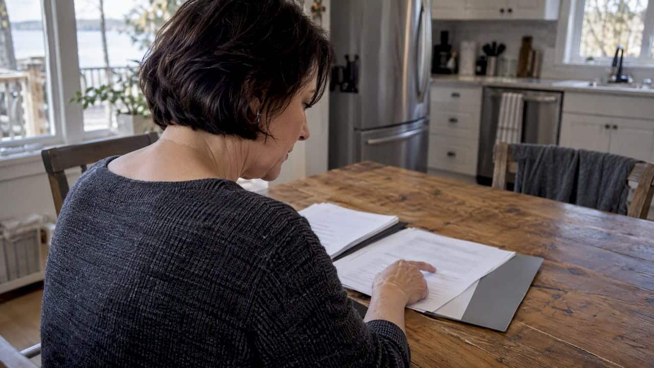 Innisfil seller reviewing a brokerage buyer list